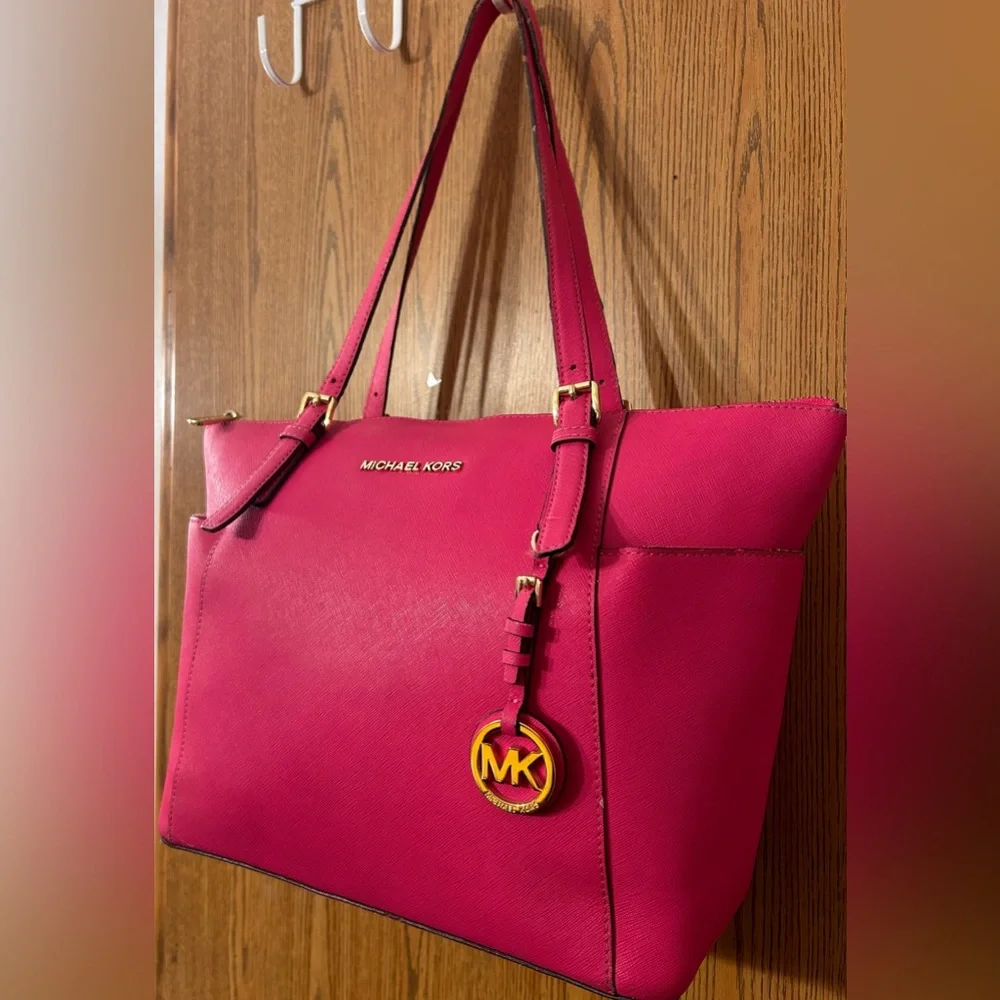 Michael Kors Textured Saffiano Pink Leather Jet Set Tote - Picture 2 of 13
